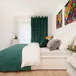 Elegant Manufaktura 2br & 2 Baths & Parking Lodz