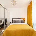Elegant Manufaktura 2br & 2 Baths & Parking Apartment Lodz
