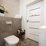 Elegant Manufaktura 2br & 2 Baths & Parking Apartment *