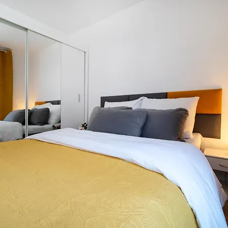 Elegant Manufaktura 2br & 2 Baths & Parking
