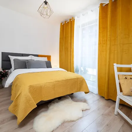 Elegant Manufaktura 2br & 2 Baths & Parking