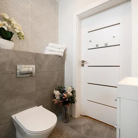 Elegant Manufaktura 2br & 2 Baths & Parking Lägenhet *