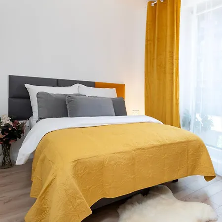 Elegant Manufaktura 2br & 2 Baths & Parking Lägenhet