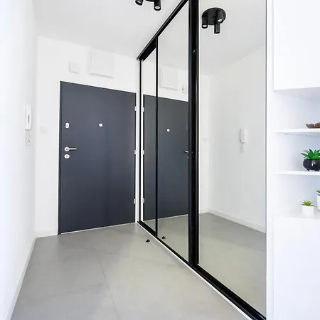 Lägenhet Elegant Manufaktura 2br & 2 Baths & Parking