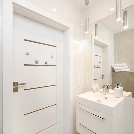 Elegant Manufaktura 2br & 2 Baths & Parking