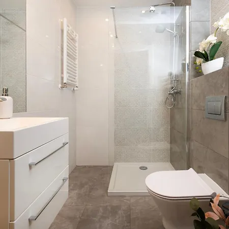 Elegant Manufaktura 2br & 2 Baths & Parking Lägenhet *