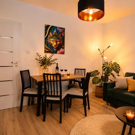 Elegant Manufaktura 2br & 2 Baths & Parking * Łódź