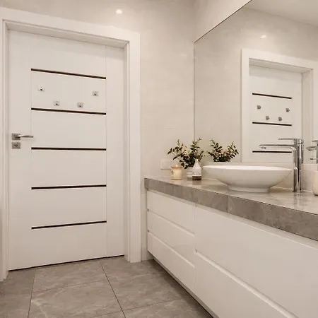 Elegant Manufaktura 2br & 2 Baths & Parking